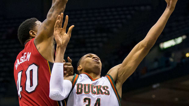  Milwaukee Bucks forward Giannis Antetokounmpo (34) shoots the ball in front of Miami Heat forward Udonis Haslem (40)